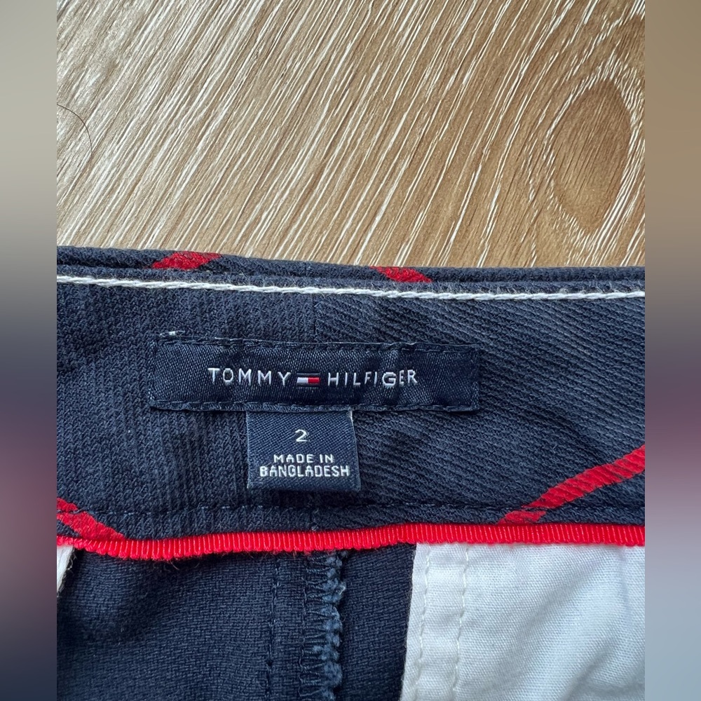Tommy Hilfiger shorts size 2 - Picture 2 of 3